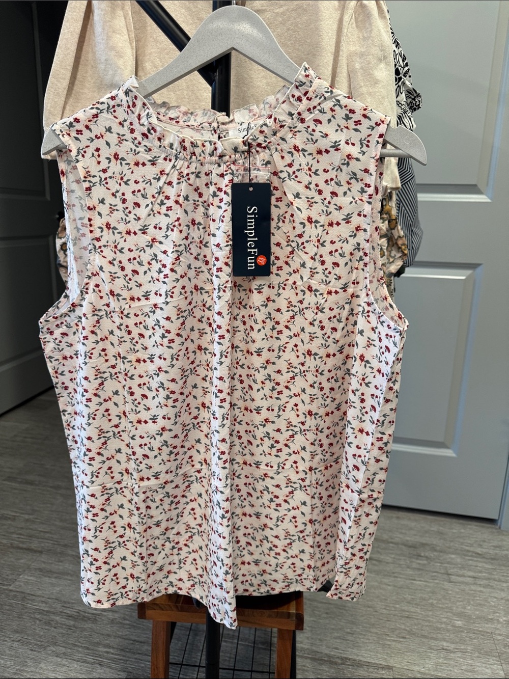Simple White Floral Print Sleeveless Camisole